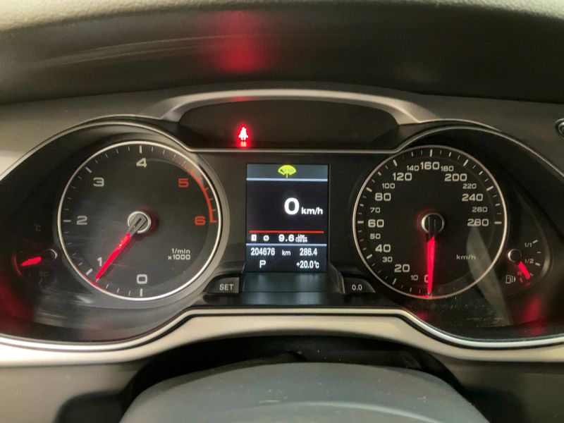 Audi A4 2.0 TDI quattro Attraction 2015 – снимка 18