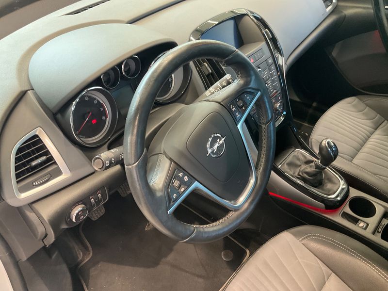 Opel Astra 1.4 Turbo Exklusiv 2015 – снимка 21