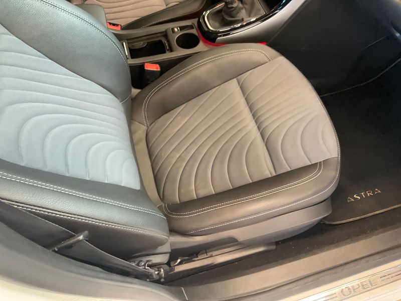 Opel Astra 1.4 Turbo Exklusiv 2015 – снимка 24