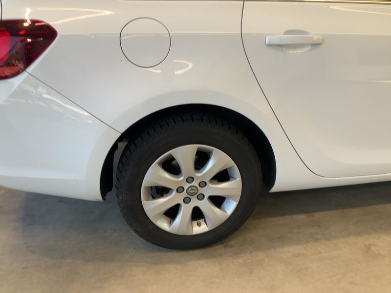 Opel Astra 1.4 Turbo Exklusiv 2015 – снимка 9