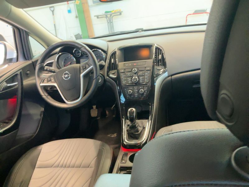 Opel Astra 1.4 Turbo Exklusiv 2015 – снимка 17