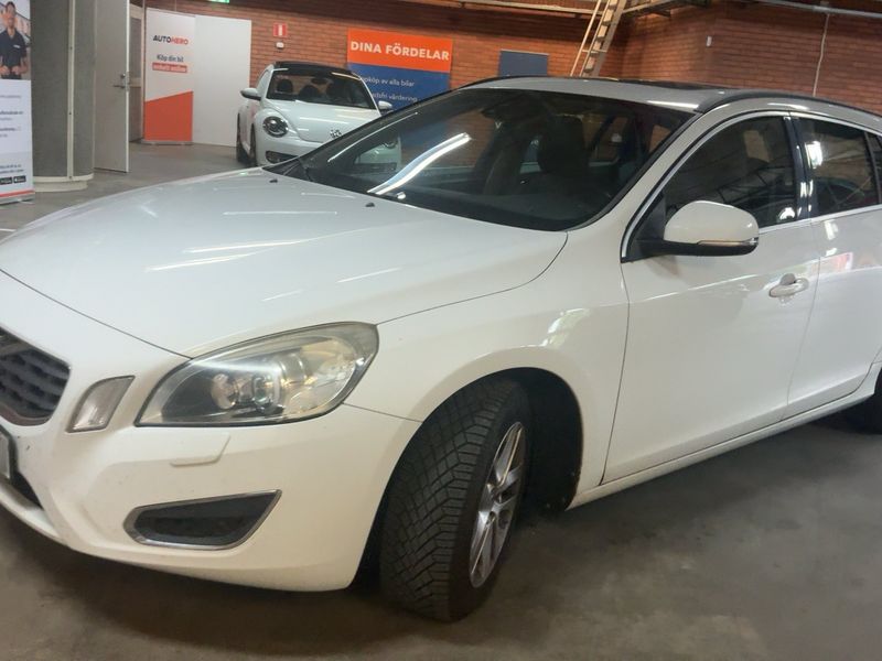 Volvo V60 2.4 D5 Momentum 2011 – снимка 2