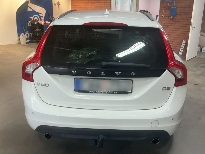 Volvo V60 2.4 D5 Momentum 2011 – снимка 7