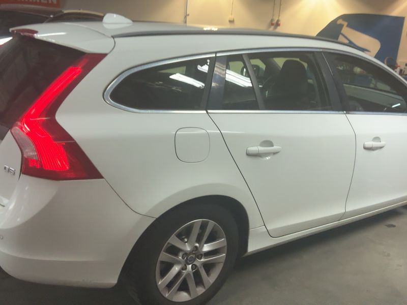 Volvo V60 2.4 D5 Momentum 2011 – снимка 8