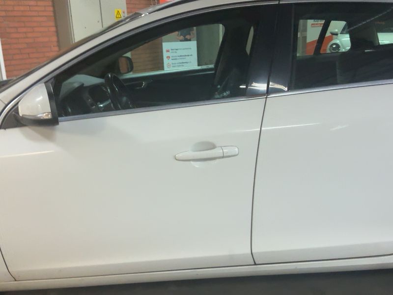 Volvo V60 2.4 D5 Momentum 2011 – снимка 4