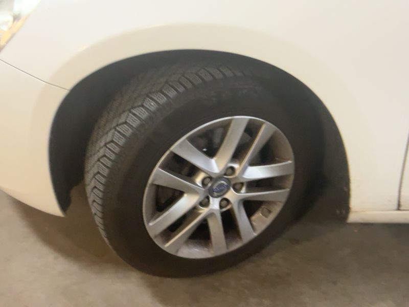 Volvo V60 2.4 D5 Momentum 2011 – снимка 3