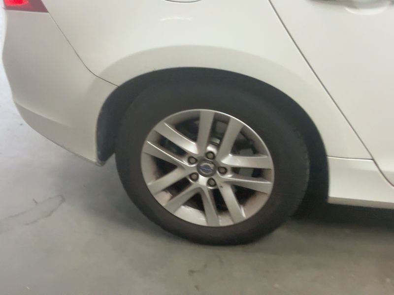 Volvo V60 2.4 D5 Momentum 2011 – снимка 9