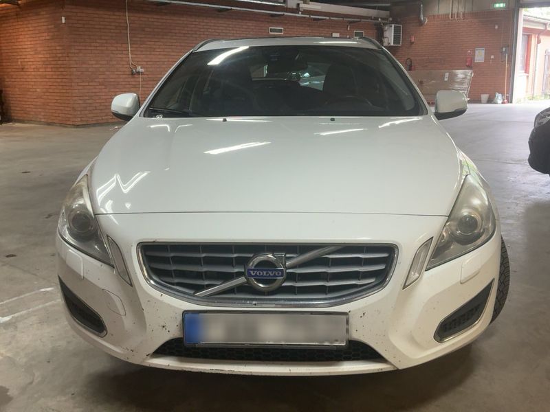 Volvo V60 2.4 D5 Momentum 2011 – снимка 14