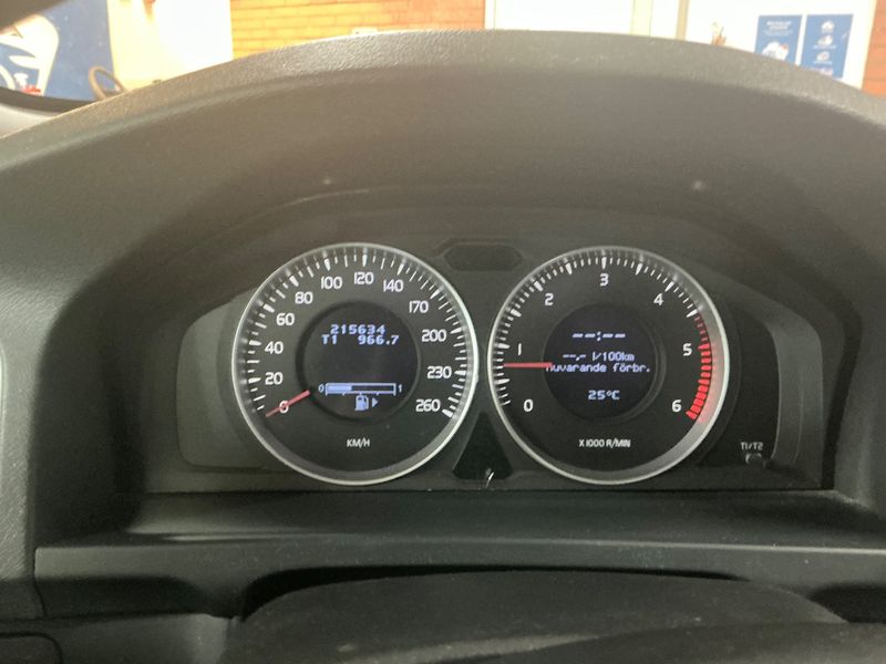Volvo V60 2.4 D5 Momentum 2011 – снимка 19