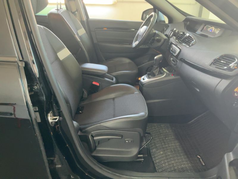 Renault Grand Scenic 1.5 dCi BOSE Edition 2012 – снимка 16