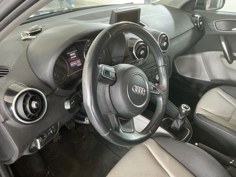 Audi A1 Sportback 1.6 TDI Ambition 2014 – снимка 28