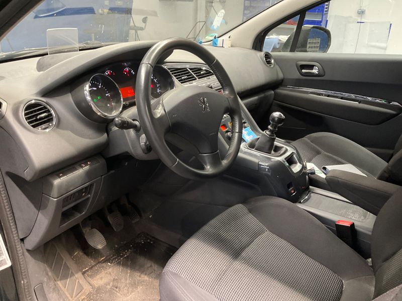 Peugeot 5008 2.0 HDi Family 2012 – снимка 3