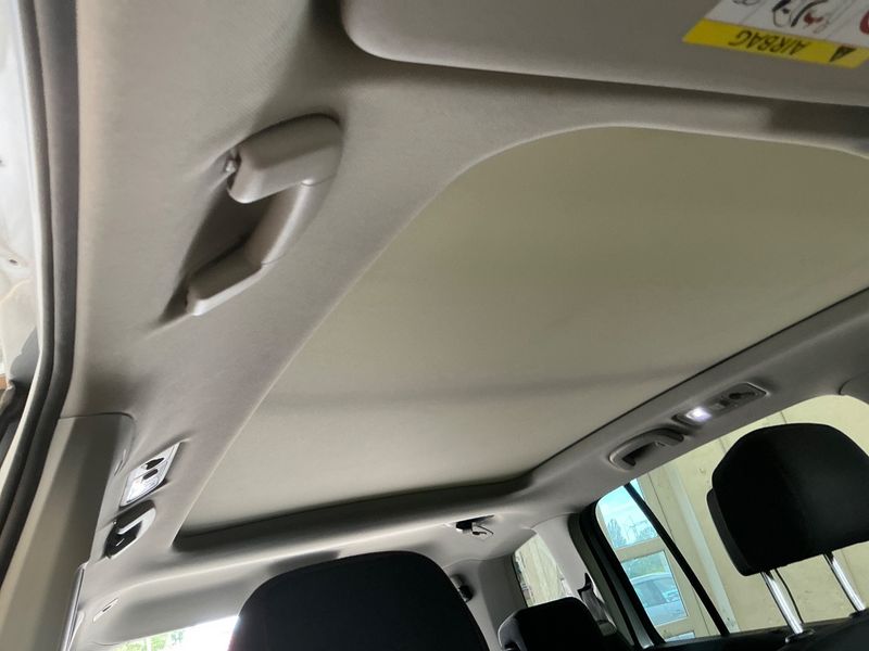 Volkswagen Touran 1.6 TDI Sound BlueMotion Tech 2017 – снимка 32