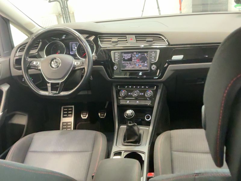 Volkswagen Touran 1.6 TDI Sound BlueMotion Tech 2017 – снимка 18