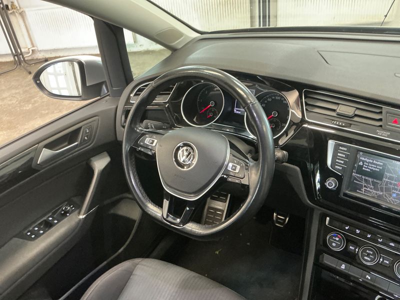 Volkswagen Touran 1.6 TDI Sound BlueMotion Tech 2017 – снимка 33