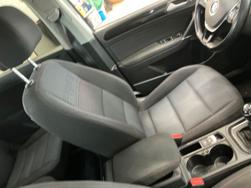 Volkswagen Touran 1.6 TDI Sound BlueMotion Tech 2017 – снимка 34