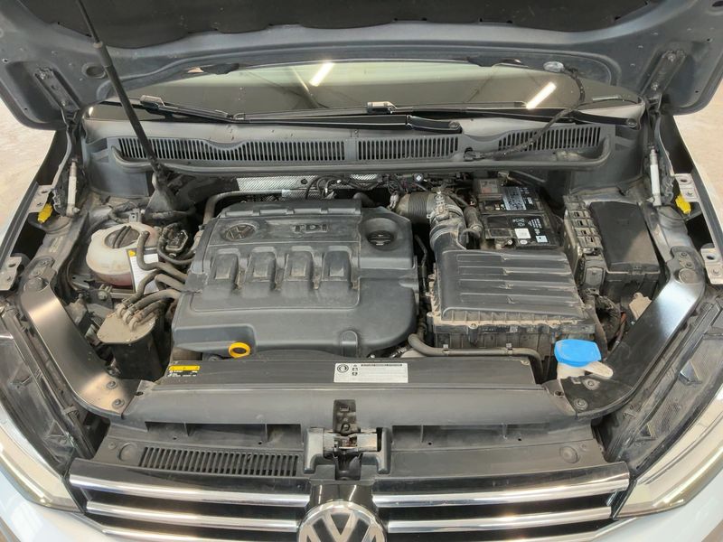 Volkswagen Touran 1.6 TDI Sound BlueMotion Tech 2017 – снимка 32