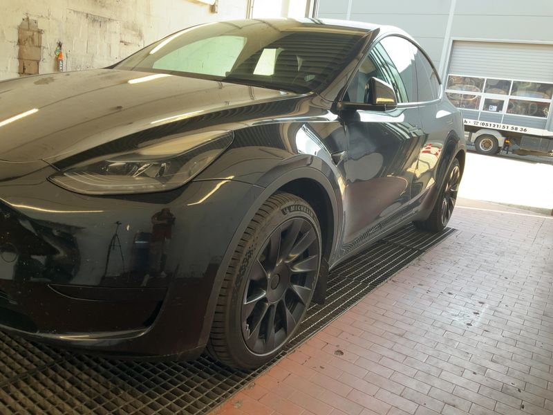 Tesla Model Y Standard Range 2023 – снимка 2