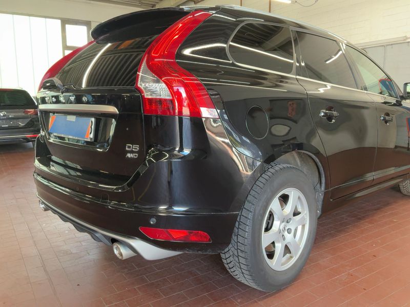 Volvo XC60 2.4 D5 Momentum AWD 2017 – снимка 8