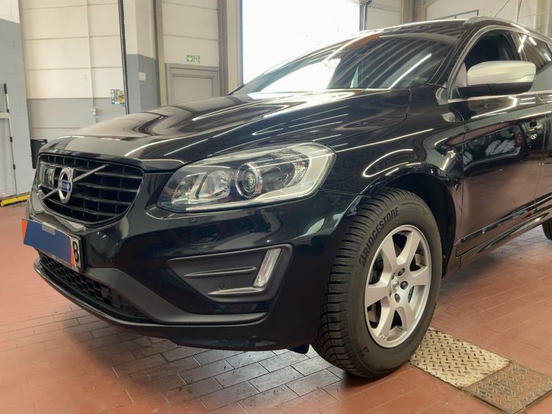 Volvo XC60 2.4 D5 Momentum AWD 2017 – снимка 2