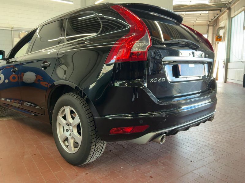Volvo XC60 2.4 D5 Momentum AWD 2017 – снимка 6