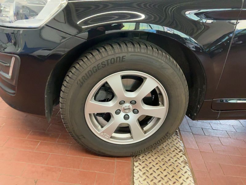 Volvo XC60 2.4 D5 Momentum AWD 2017 – снимка 3