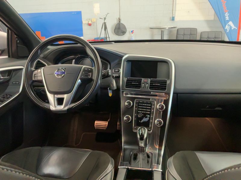 Volvo XC60 2.4 D5 Momentum AWD 2017 – снимка 18