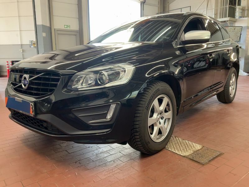 Volvo XC60 2.4 D5 Momentum AWD 2017 – снимка 1