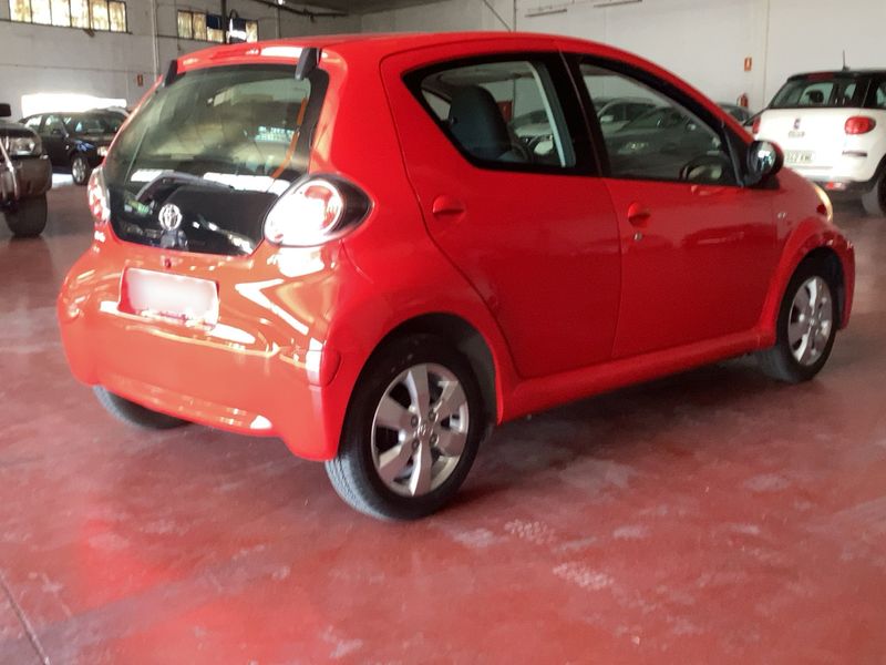 Toyota Aygo 1.0 City 2013 – снимка 8