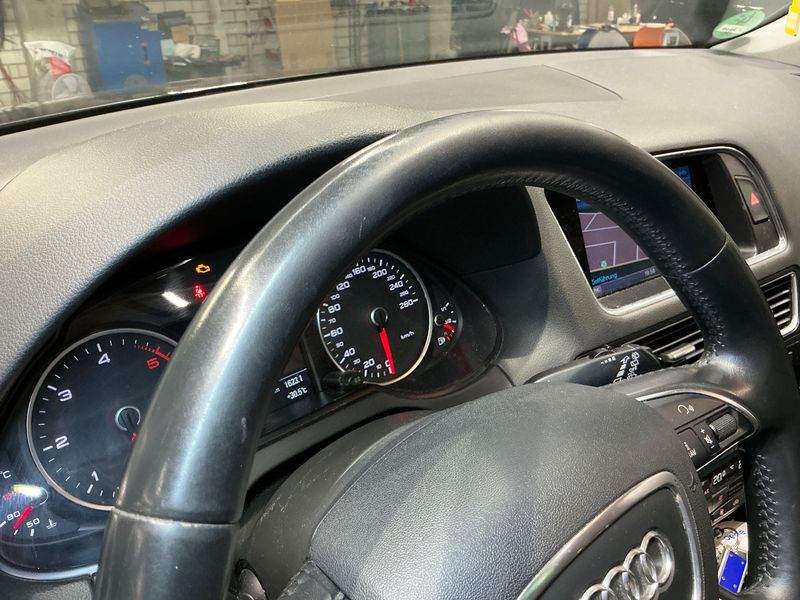 Audi Q5 3.0 V6 TDI quattro 2015 – снимка 30