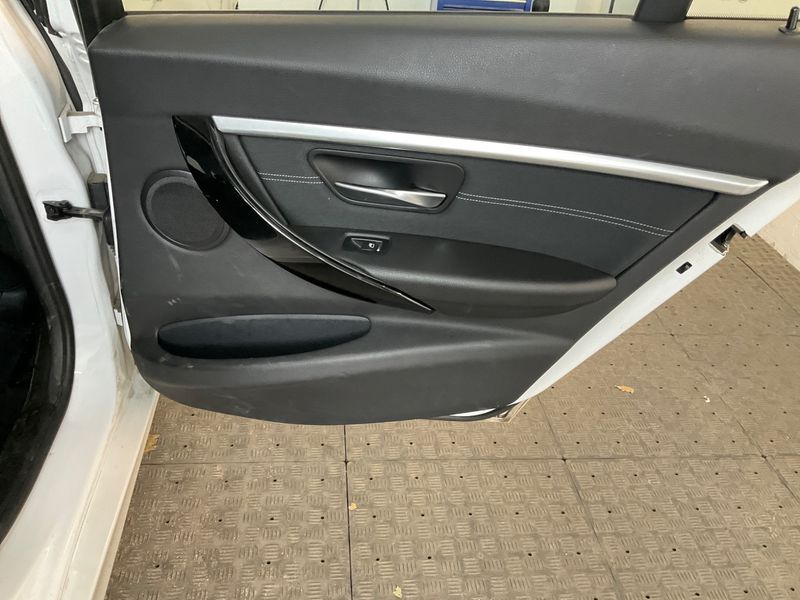BMW 3er 320i Sport Line 2019 – снимка 26