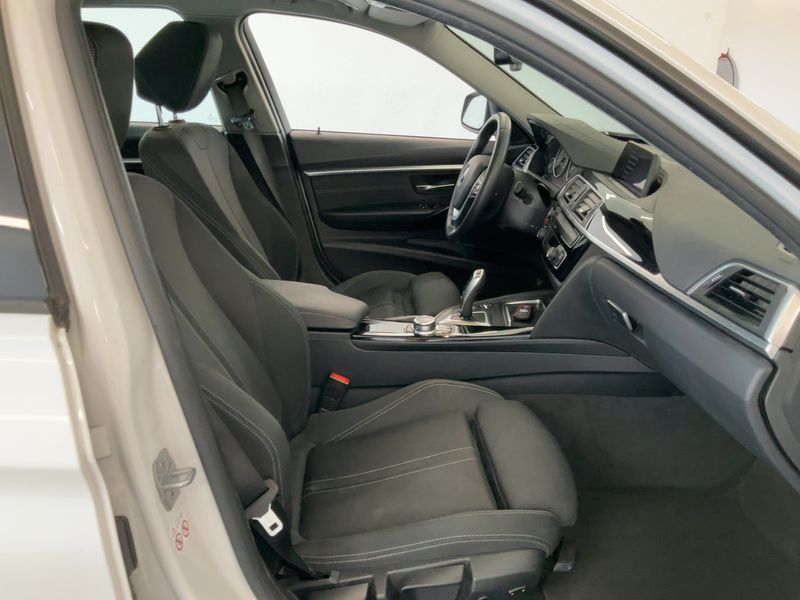 BMW 3er 320i Sport Line 2019 – снимка 16