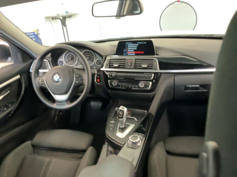 BMW 3er 320i Sport Line 2019 – снимка 17