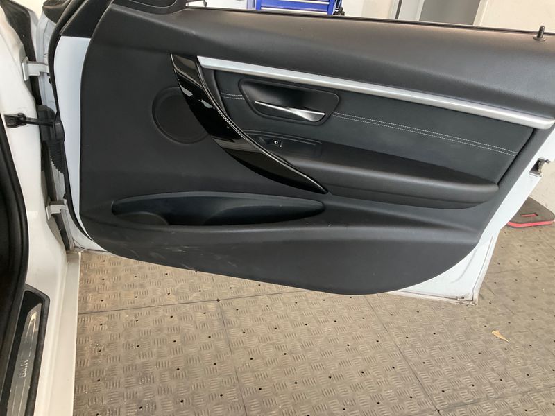 BMW 3er 320i Sport Line 2019 – снимка 27