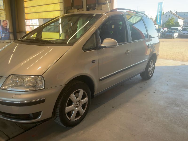 Volkswagen Sharan 2.8 V6 Business 4Motion 2010 – снимка 2
