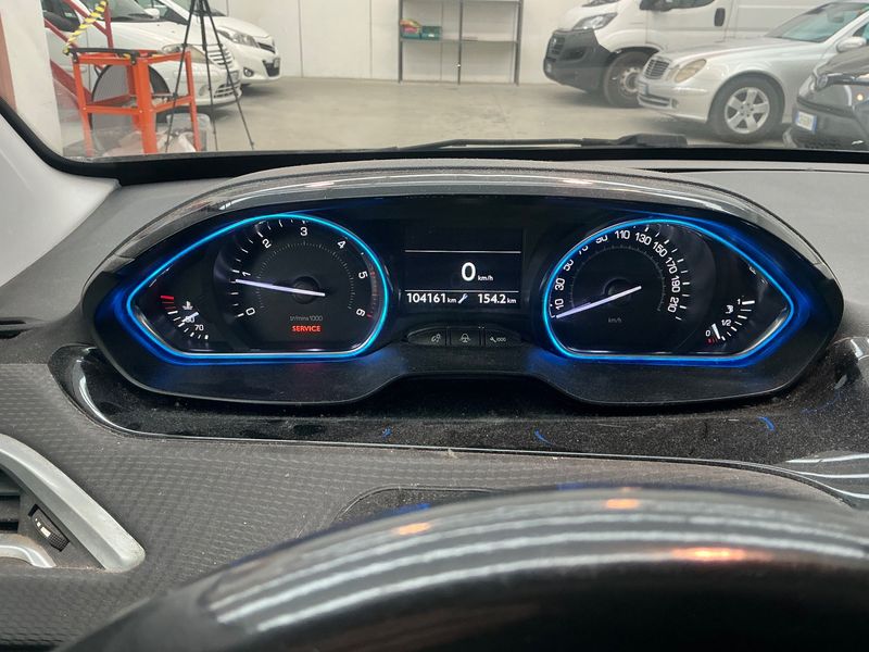Peugeot 2008 1.6 e-HDi Allure 2014 – снимка 18