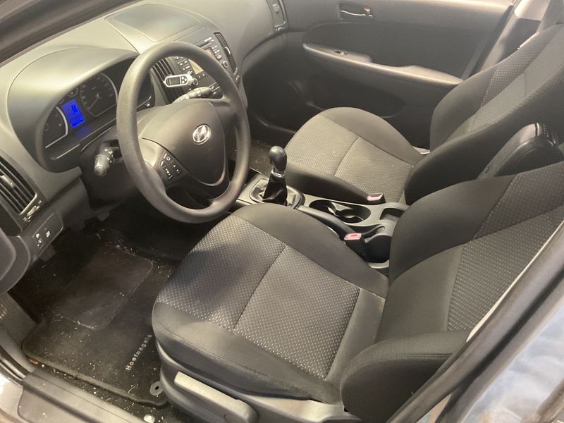 Hyundai i30 1.4 Comfort 2011 – снимка 3
