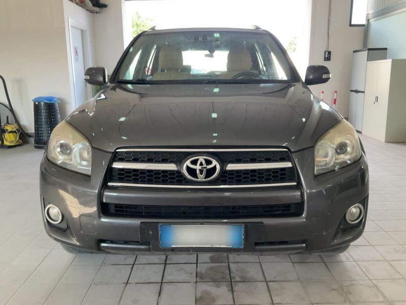 Toyota RAV 4 2.2 D-4D Crossover Luxury 2010 – снимка 14