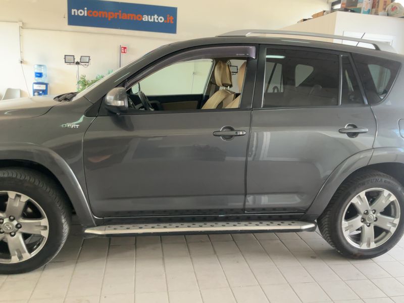 Toyota RAV 4 2.2 D-4D Crossover Luxury 2010 – снимка 4