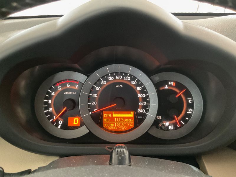 Toyota RAV 4 2.2 D-4D Crossover Luxury 2010 – снимка 18
