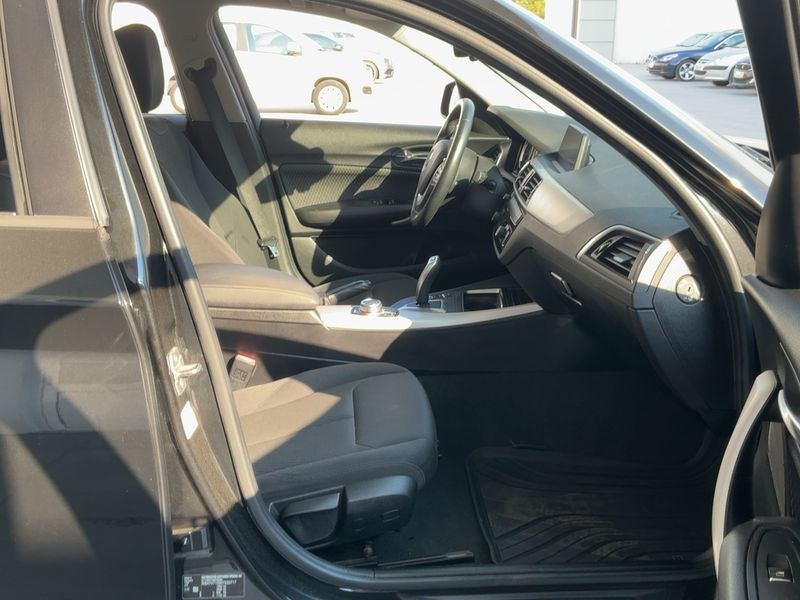 BMW 1er 116d Advantage 2019 – снимка 16