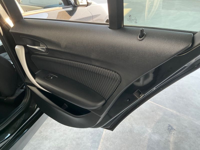 BMW 1er 116d Advantage 2019 – снимка 27