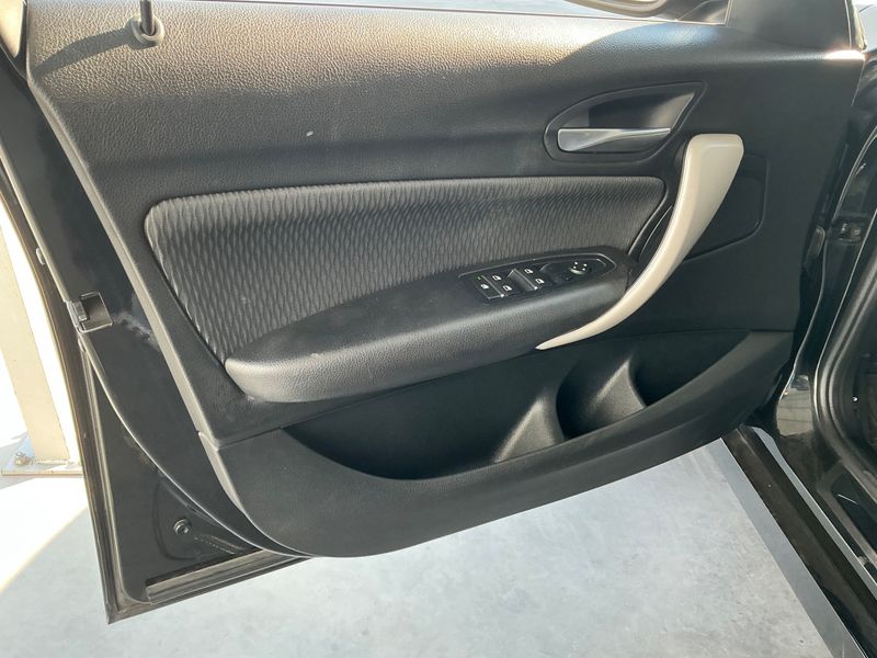 BMW 1er 116d Advantage 2019 – снимка 32