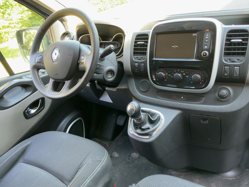 Renault Trafic 1.6 dCi Grand Confort L2H1 1200 2018 – снимка 17