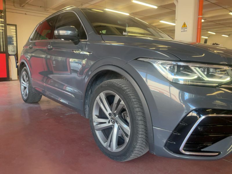 Volkswagen Tiguan 2.0 TDI R-Line 4Motion 2021 – снимка 12