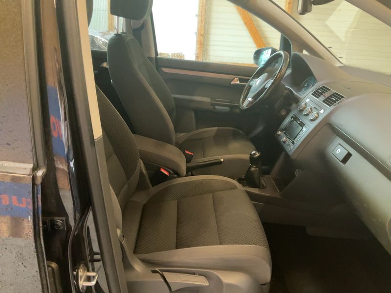 Volkswagen Touran 1.6 TDI Comfortline BlueMotion Tech 2013 – снимка 16