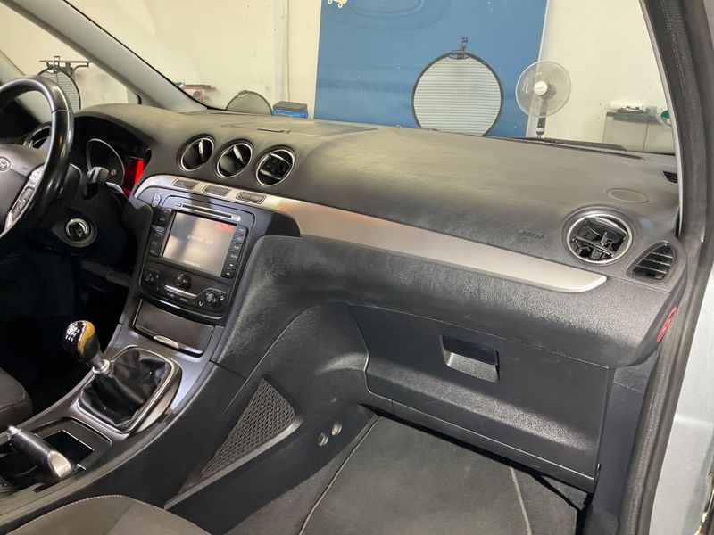 Ford Galaxy 2.0 TDCi Champions Edition 2012 – снимка 25