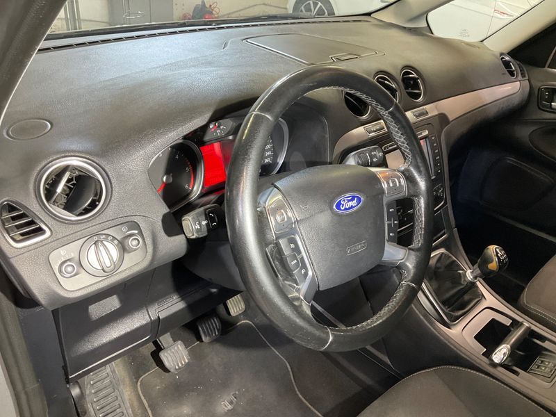 Ford Galaxy 2.0 TDCi Champions Edition 2012 – снимка 30