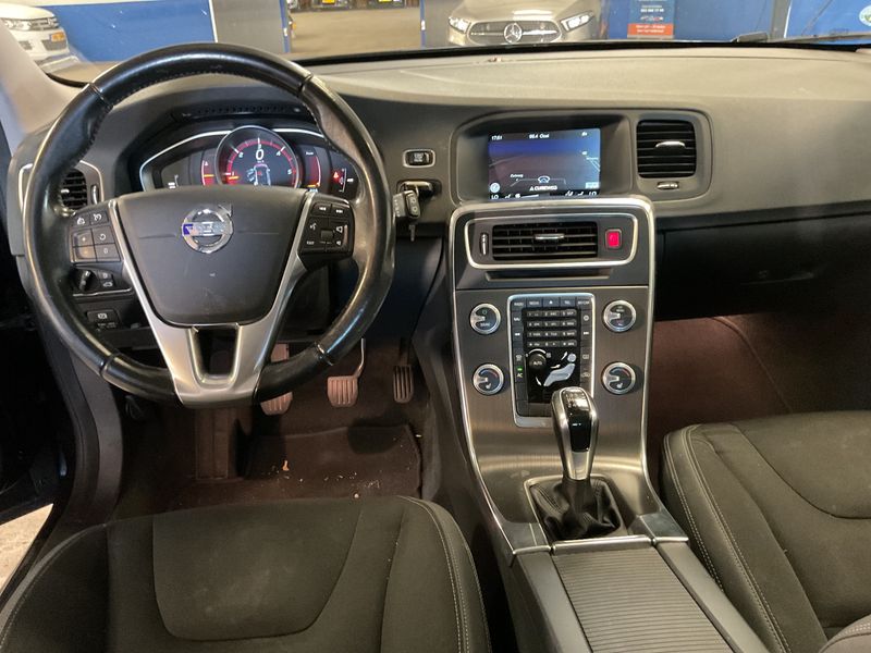 Volvo V60 2.0 D4 Momentum 2014 – снимка 18