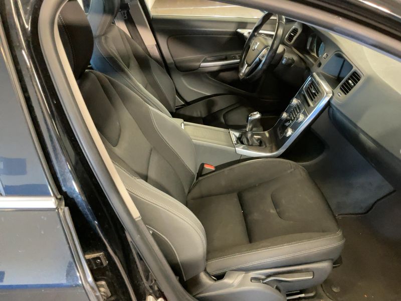 Volvo V60 2.0 D4 Momentum 2014 – снимка 17